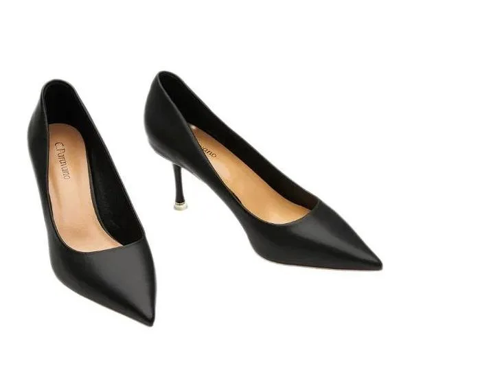 image of vintage pumps for sale that match Audrey Hepburn's
