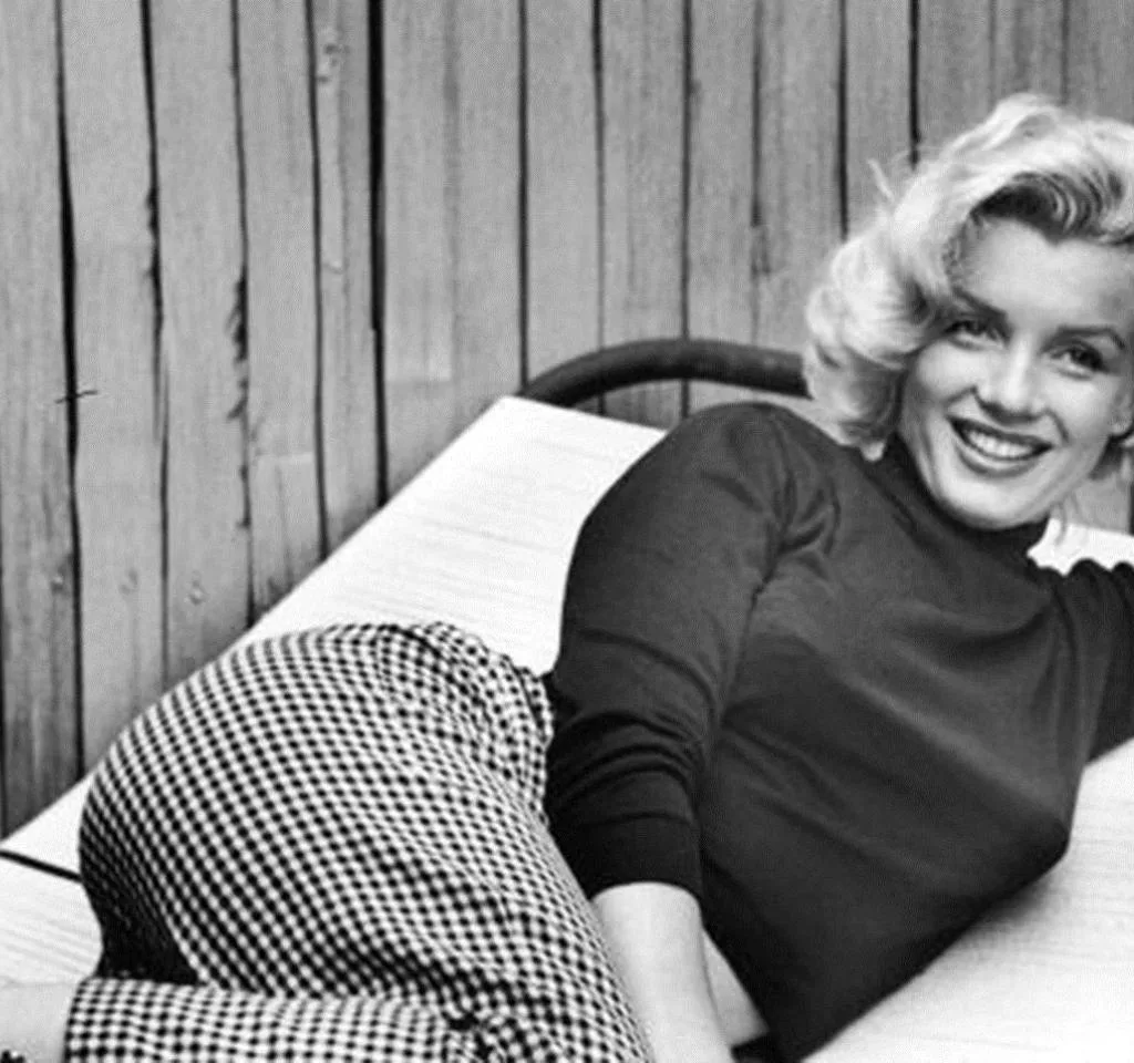 Image of Marilyn Monroe in the 1950s wearing pedal pusher pants