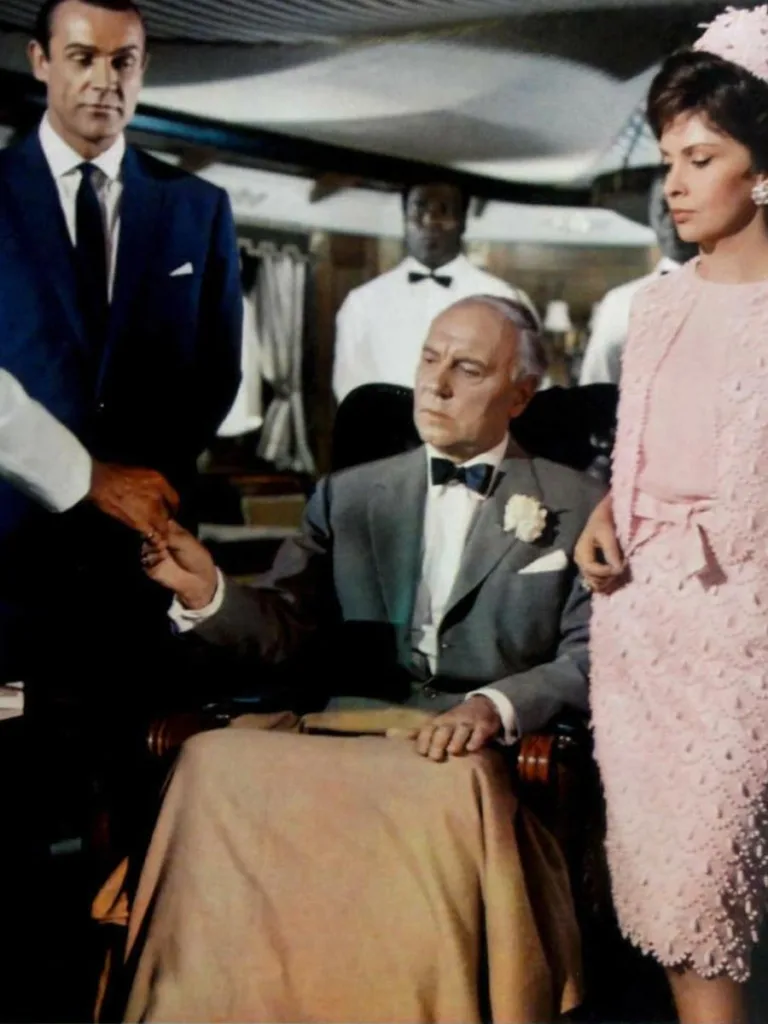 Image of Gina Lollobrigida and Sean Connery in Woman of Straw