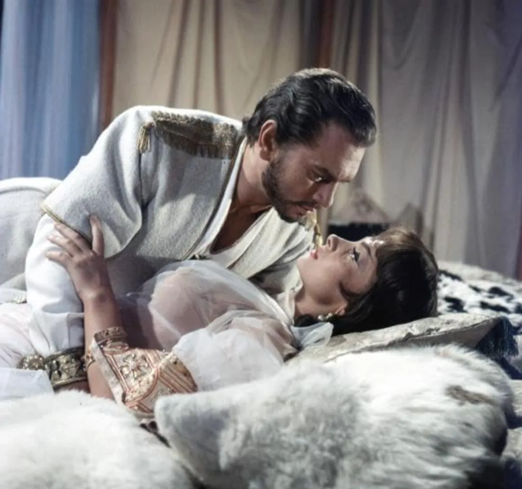 Image of Gina Lollobrigida and Yul Brynner in Soloman and Sheba